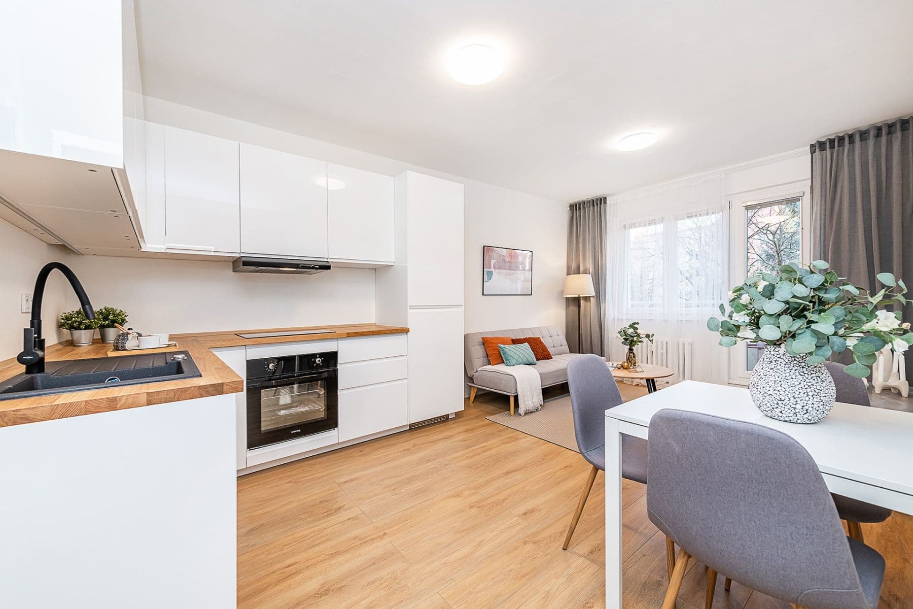 2 bedroom with open-plan kitchen flat for sale, 56 m², Evropská, Prague, Prague 2 bedroom with open-plan kitchen flat for sale, 56 m², Evropská, Prague, Prague