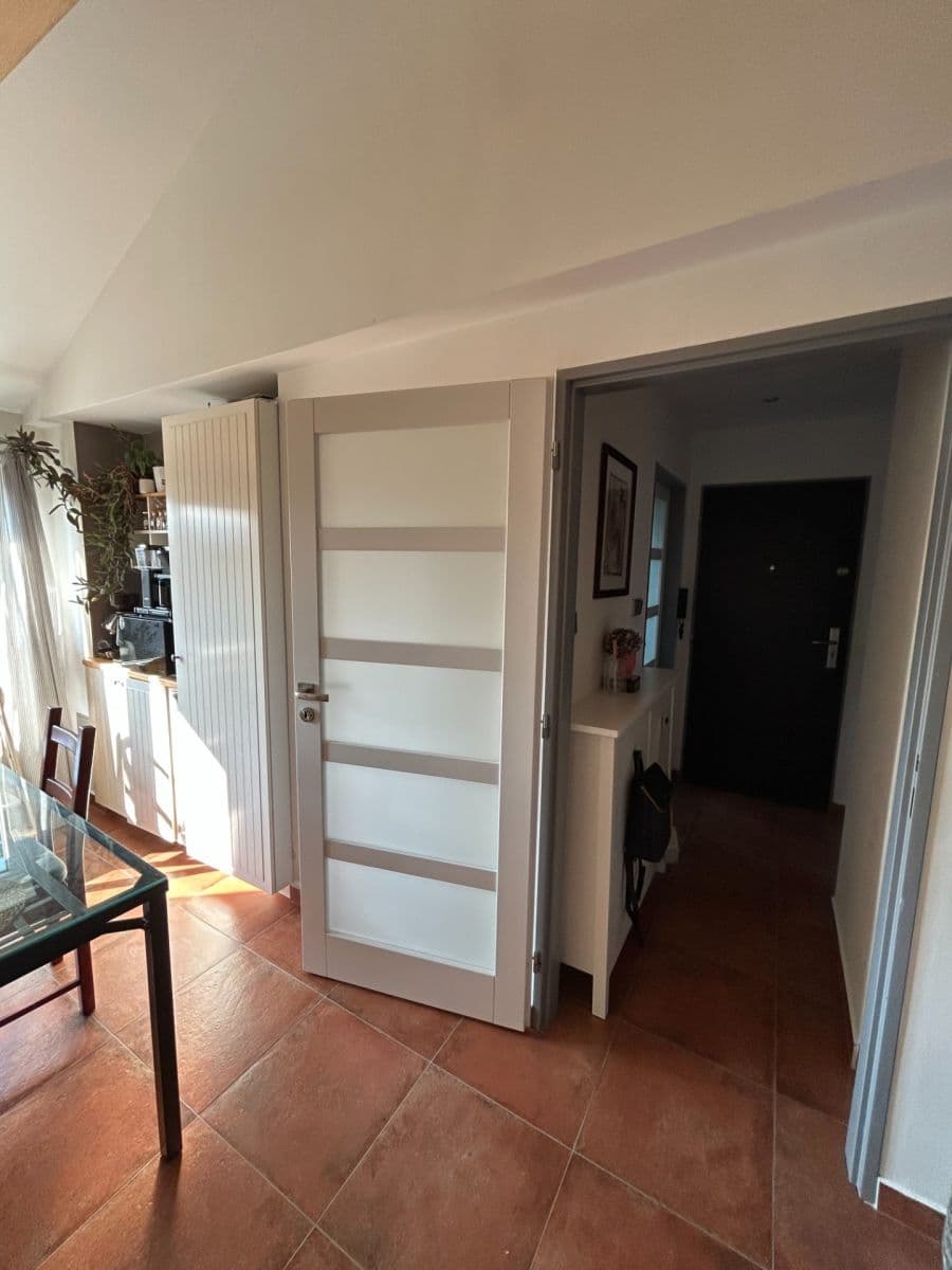 2 bedroom with open-plan kitchen flat to rent, 80 m², Okruhová, Prague, Prague 2 bedroom with open-plan kitchen flat to rent, 80 m², Okruhová, Prague, Prague