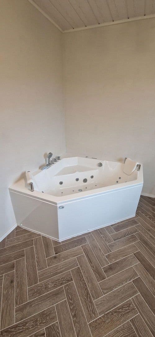 2 bedroom with open-plan kitchen flat to rent, 112 m², Rielasingen-Worblingen, Baden-Württemberg 2 bedroom with open-plan kitchen flat to rent, 112 m², Rielasingen-Worblingen, Baden-Württemberg