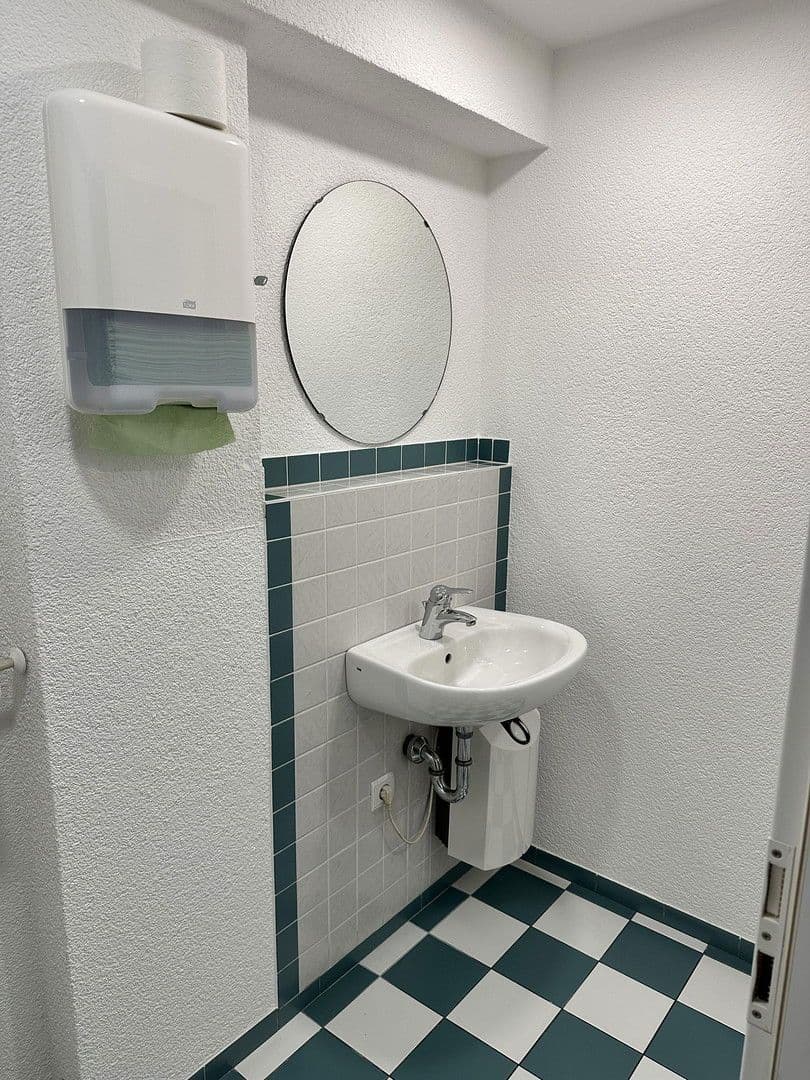 non-residential property to rent, 588 m², Mühllach 11, Röthenbach an der Pegnitz, Bavaria non-residential property to rent, 588 m², Mühllach 11, Röthenbach an der Pegnitz, Bavaria