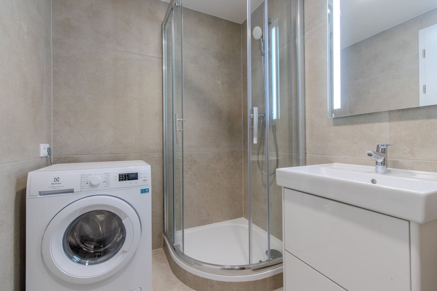 Studio flat to rent, 33 m², Poděbradská, Prague, Prague Studio flat to rent, 33 m², Poděbradská, Prague, Prague