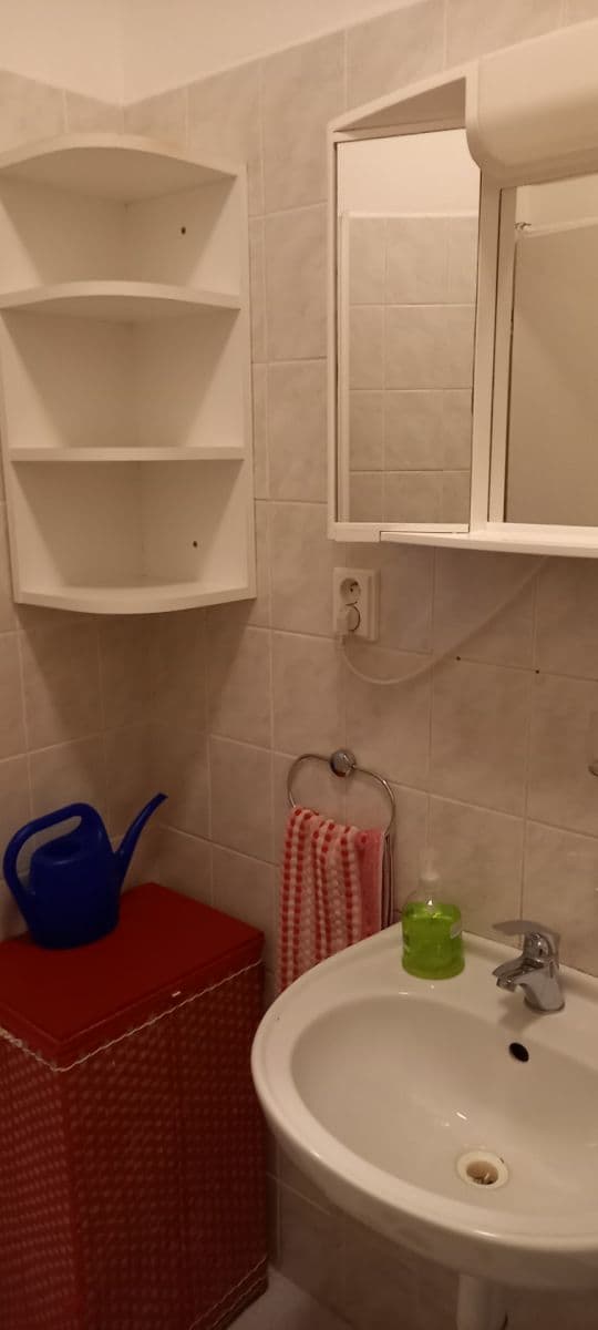 Studio flat to rent, 32 m², Školská, Hostivice, Středočeský Region Studio flat to rent, 32 m², Školská, Hostivice, Středočeský Region