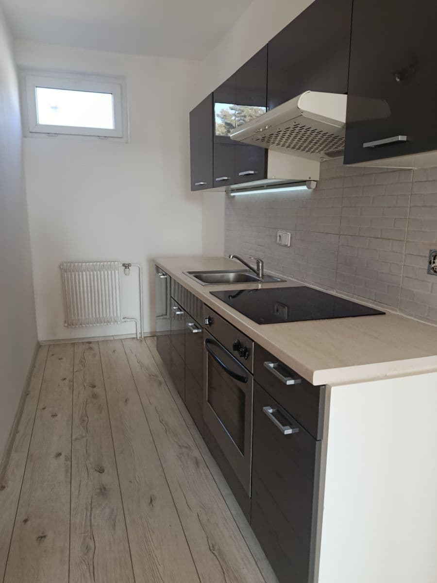 3 bedroom flat to rent, 60 m², Ant. Škváry, Kladno, Středočeský Region 3 bedroom flat to rent, 60 m², Ant. Škváry, Kladno, Středočeský Region