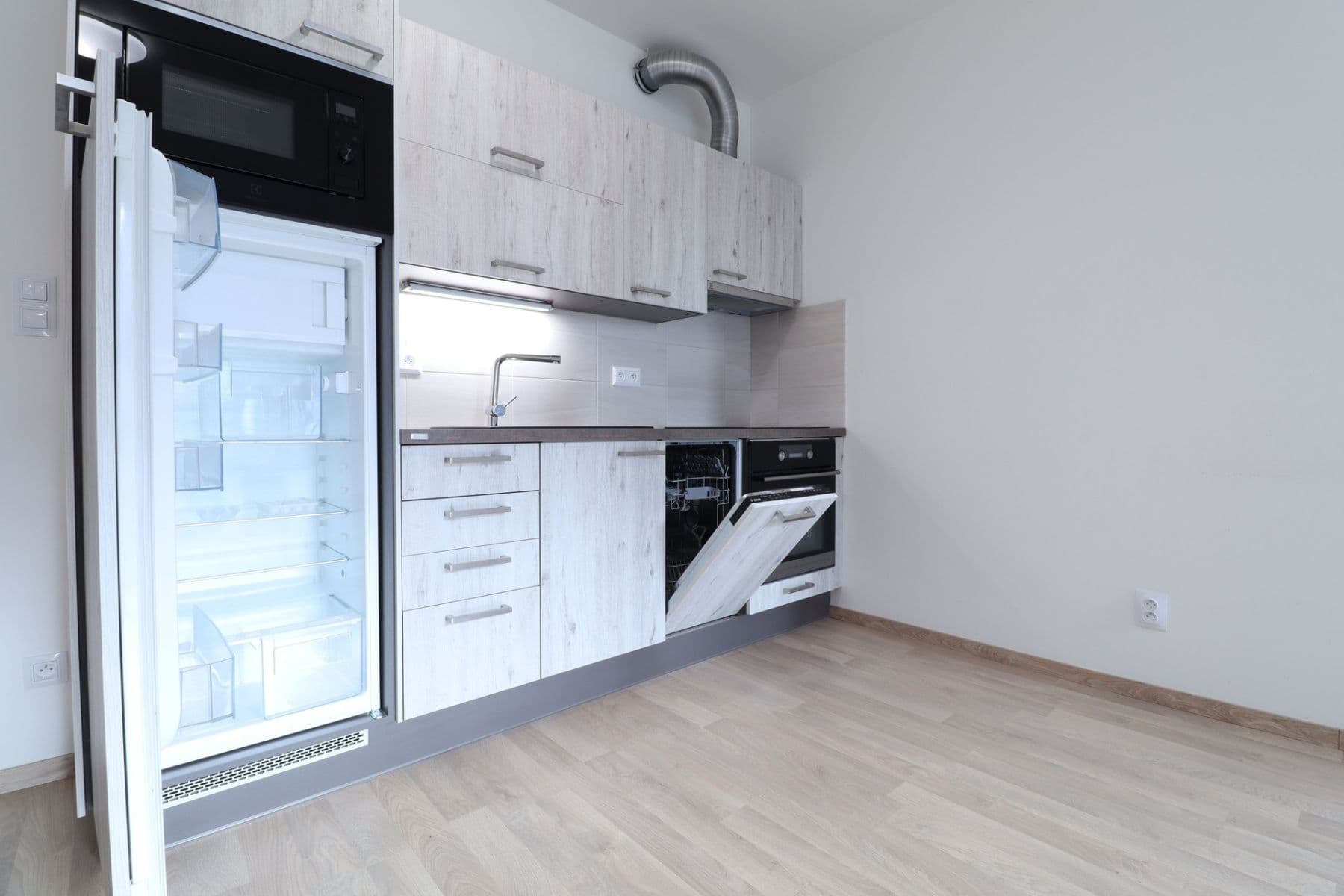 Studio flat to rent, 38 m², Olgy Havlové, Prague, Prague Studio flat to rent, 38 m², Olgy Havlové, Prague, Prague