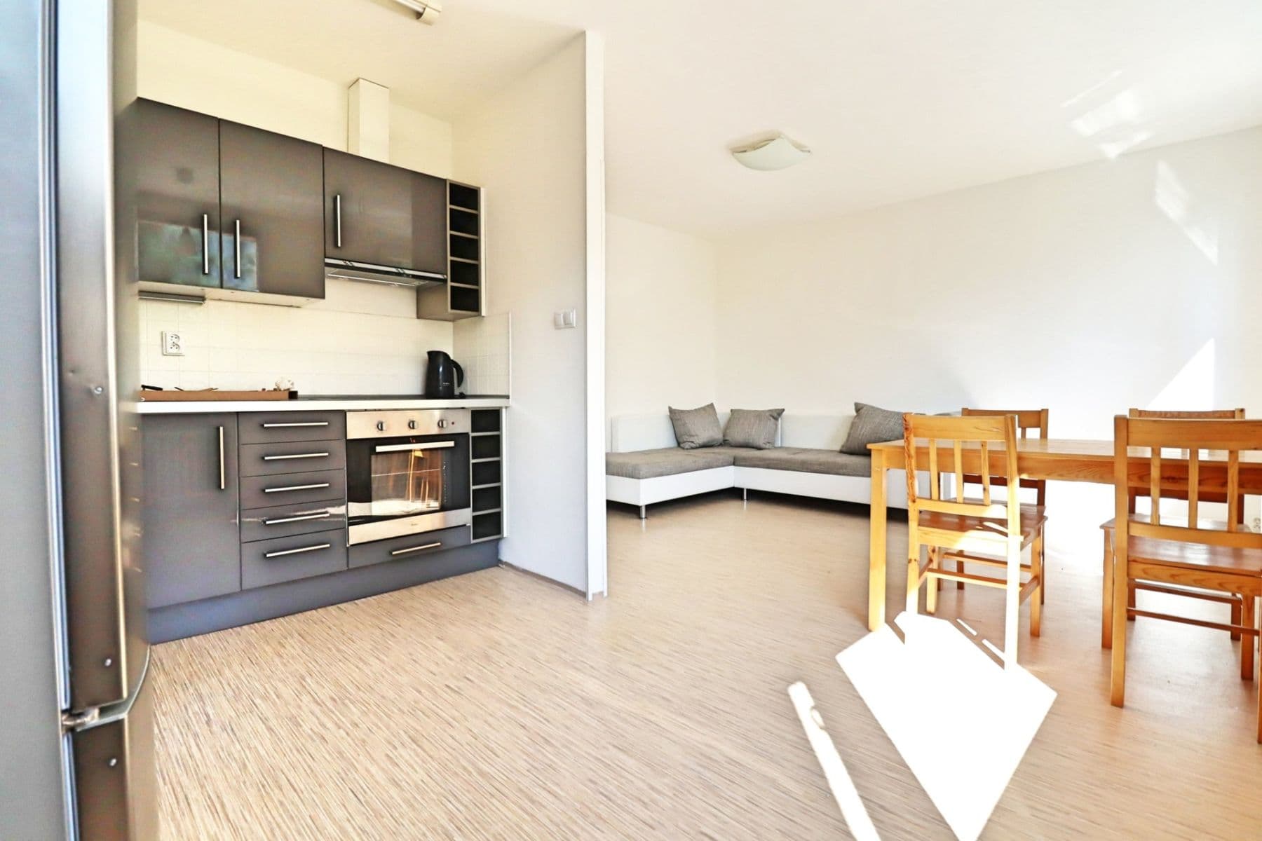 2 bedroom with open-plan kitchen flat to rent, 56 m², Hurbanova, Prague, Prague 2 bedroom with open-plan kitchen flat to rent, 56 m², Hurbanova, Prague, Prague