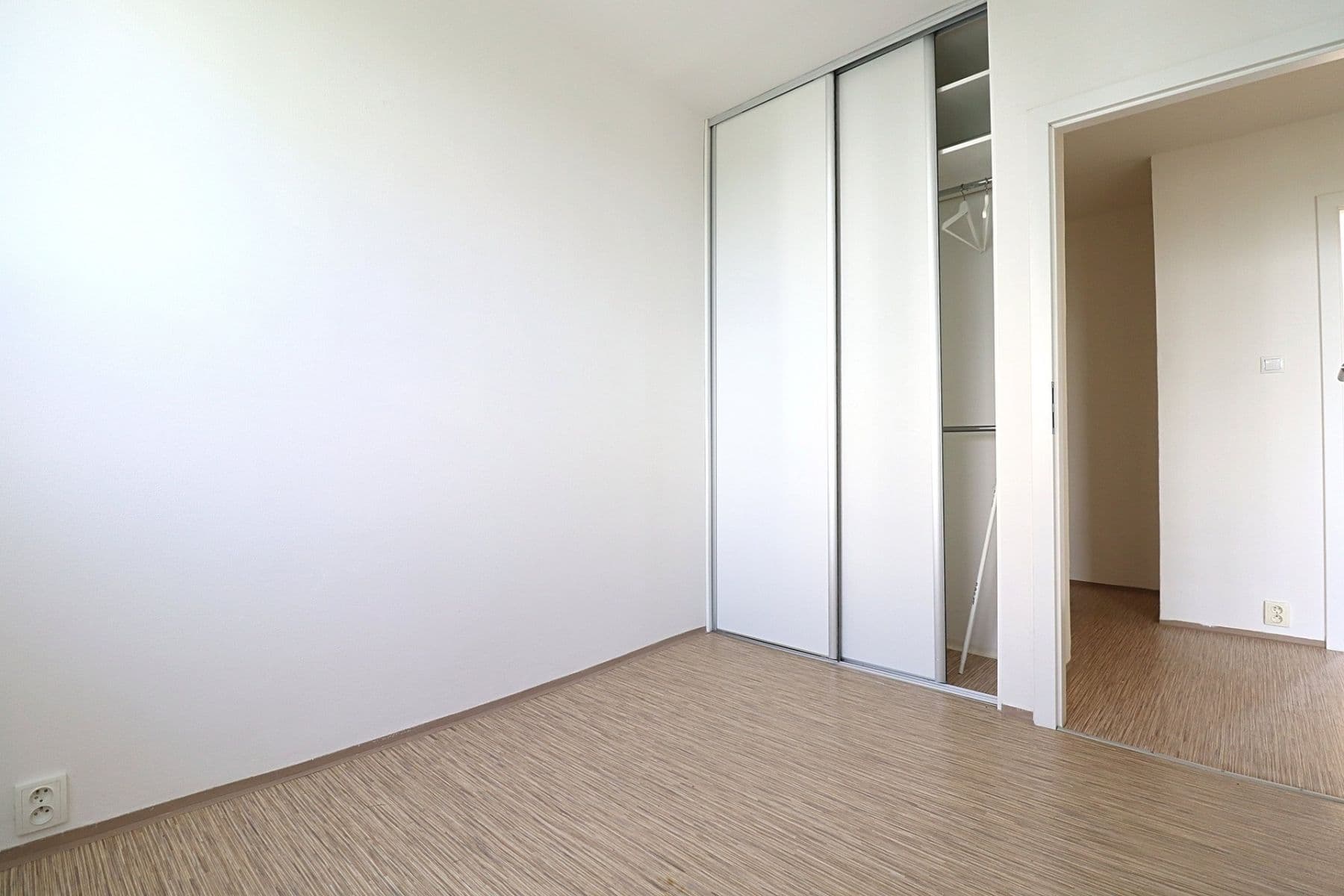 2 bedroom with open-plan kitchen flat to rent, 56 m², Hurbanova, Prague, Prague 2 bedroom with open-plan kitchen flat to rent, 56 m², Hurbanova, Prague, Prague