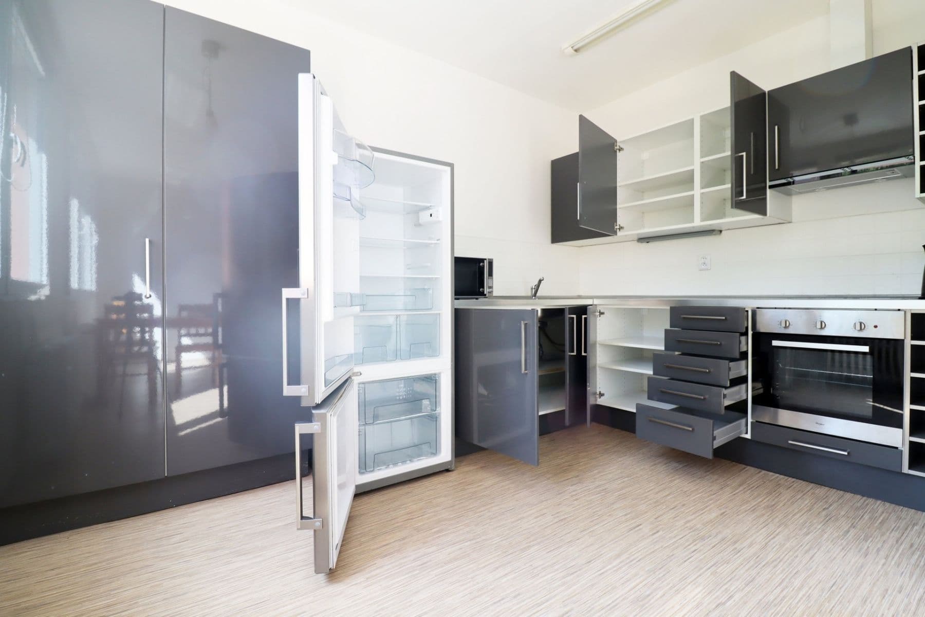 2 bedroom with open-plan kitchen flat to rent, 56 m², Hurbanova, Prague, Prague 2 bedroom with open-plan kitchen flat to rent, 56 m², Hurbanova, Prague, Prague