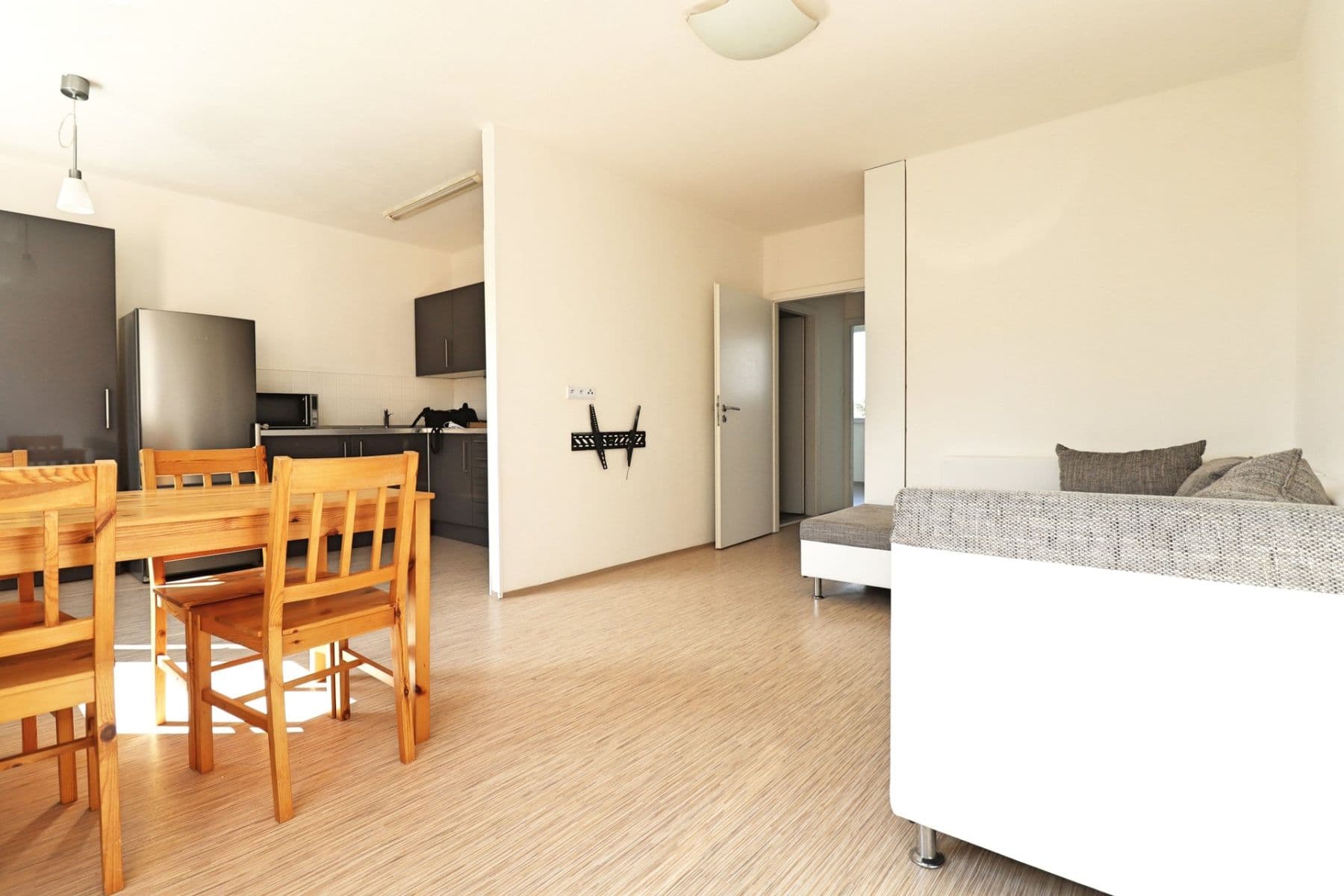2 bedroom with open-plan kitchen flat to rent, 56 m², Hurbanova, Prague, Prague 2 bedroom with open-plan kitchen flat to rent, 56 m², Hurbanova, Prague, Prague
