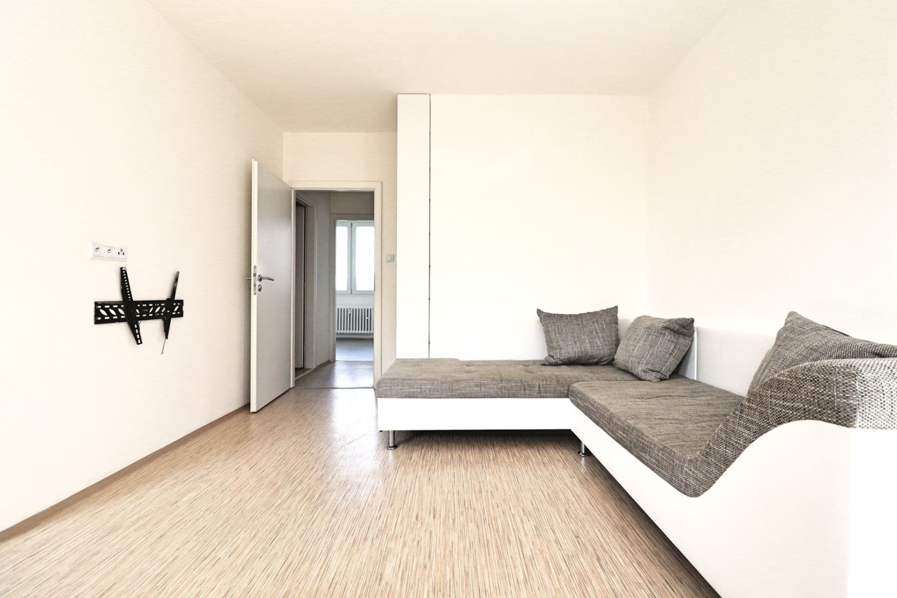 2 bedroom with open-plan kitchen flat to rent, 56 m², Hurbanova, Prague, Prague 2 bedroom with open-plan kitchen flat to rent, 56 m², Hurbanova, Prague, Prague