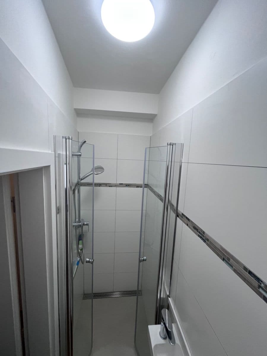 Studio flat to rent, 41 m², Jakubské náměstí, Brno, Jihomoravský Region Studio flat to rent, 41 m², Jakubské náměstí, Brno, Jihomoravský Region