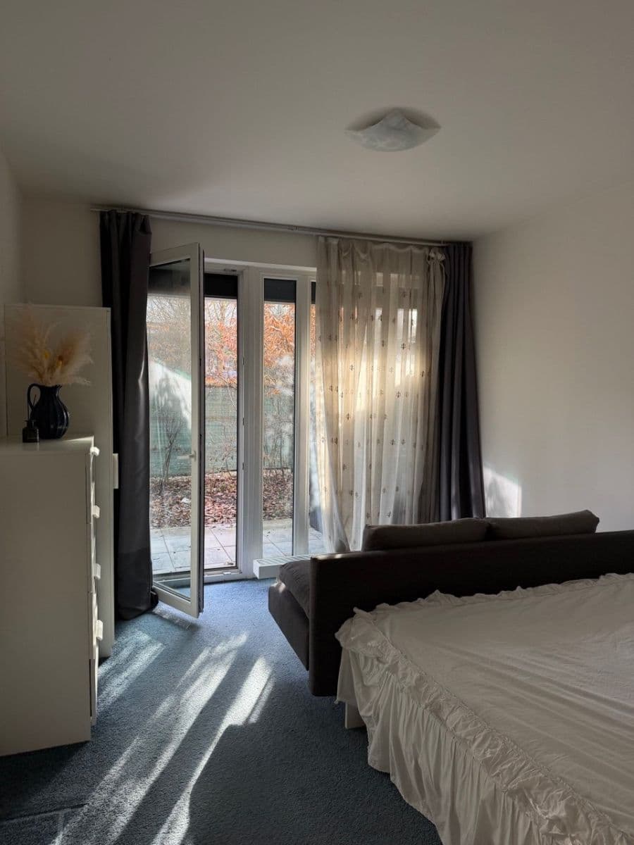 2 bedroom with open-plan kitchen flat to rent, 63 m², Nepomuckých, Prague, Prague 2 bedroom with open-plan kitchen flat to rent, 63 m², Nepomuckých, Prague, Prague