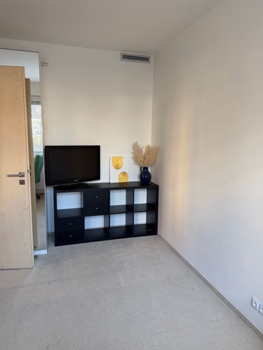 2 bedroom with open-plan kitchen flat to rent, 63 m², Nepomuckých, Prague, Prague 2 bedroom with open-plan kitchen flat to rent, 63 m², Nepomuckých, Prague, Prague