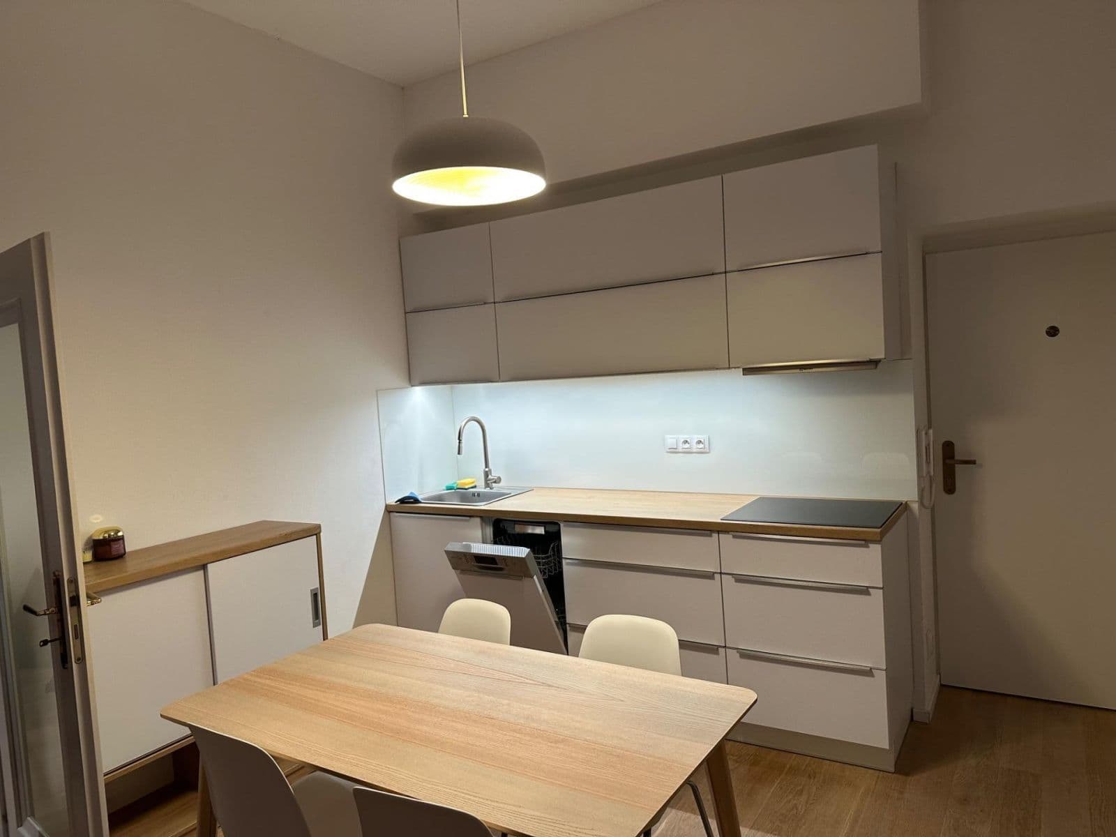 1 bedroom with open-plan kitchen flat to rent, 40 m², U Studánky, Prague, Prague 1 bedroom with open-plan kitchen flat to rent, 40 m², U Studánky, Prague, Prague