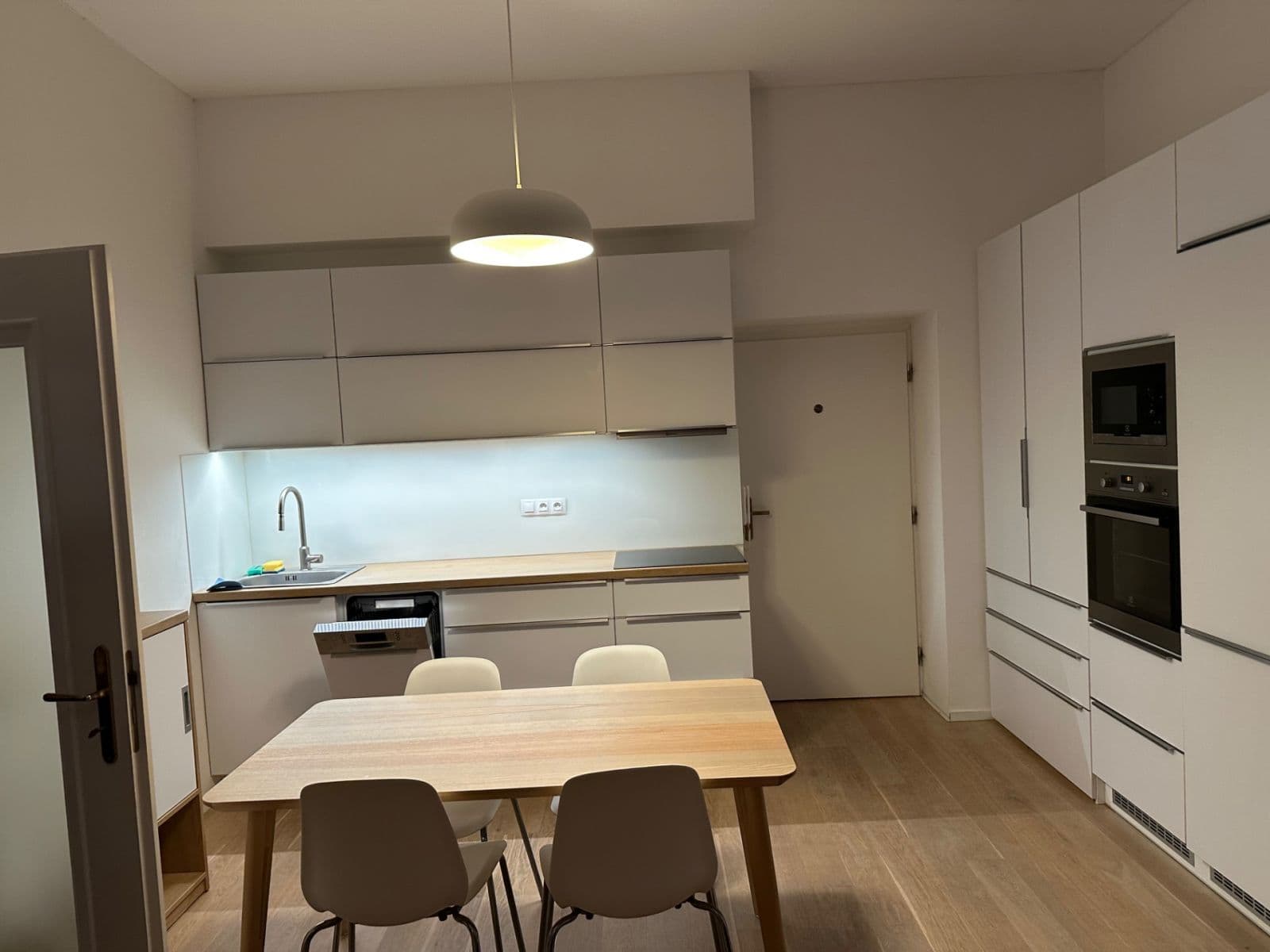 1 bedroom with open-plan kitchen flat to rent, 40 m², U Studánky, Prague, Prague 1 bedroom with open-plan kitchen flat to rent, 40 m², U Studánky, Prague, Prague