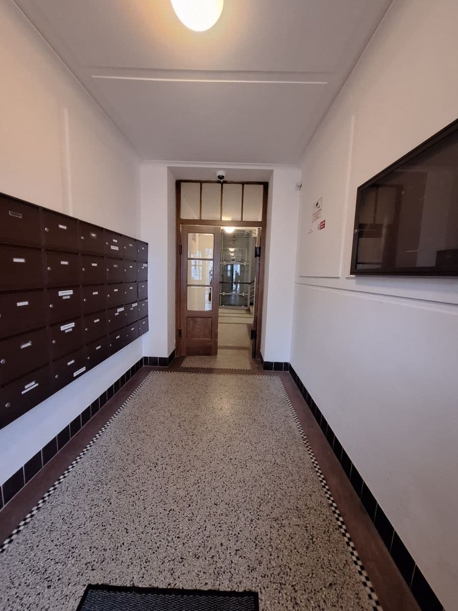 1 bedroom with open-plan kitchen flat to rent, 45 m², Šrobárova, Prague, Prague 1 bedroom with open-plan kitchen flat to rent, 45 m², Šrobárova, Prague, Prague