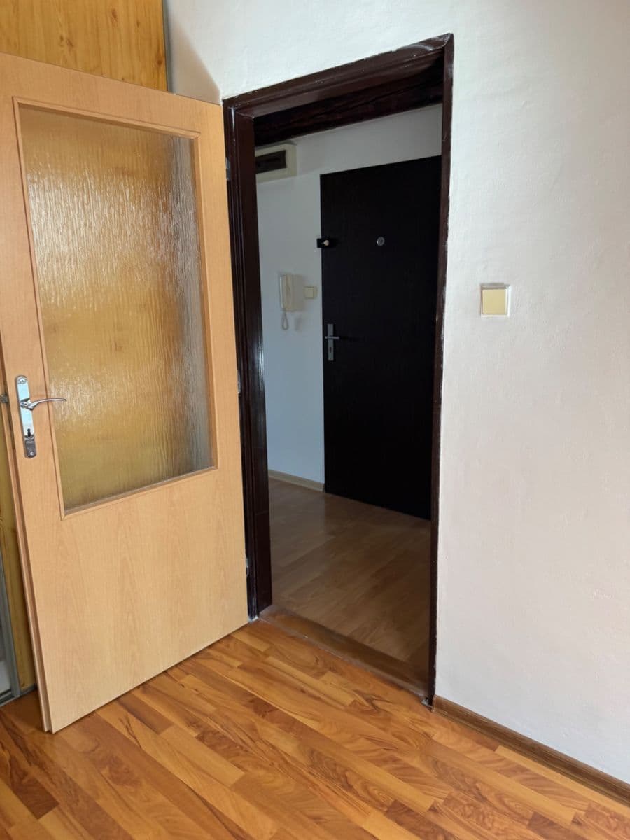 1 bedroom with open-plan kitchen flat to rent, 78 m², Komárovská, Brno, Jihomoravský Region 1 bedroom with open-plan kitchen flat to rent, 78 m², Komárovská, Brno, Jihomoravský Region