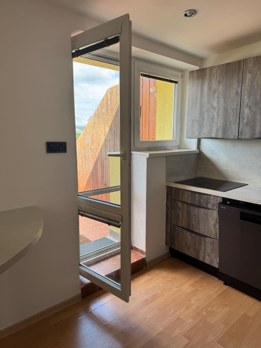 1 bedroom with open-plan kitchen flat to rent, 78 m², Komárovská, Brno, Jihomoravský Region 1 bedroom with open-plan kitchen flat to rent, 78 m², Komárovská, Brno, Jihomoravský Region