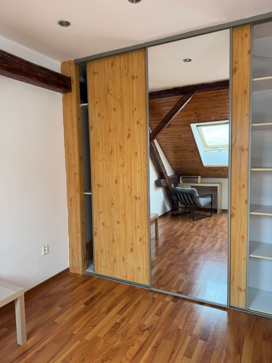 1 bedroom with open-plan kitchen flat to rent, 78 m², Komárovská, Brno, Jihomoravský Region 1 bedroom with open-plan kitchen flat to rent, 78 m², Komárovská, Brno, Jihomoravský Region