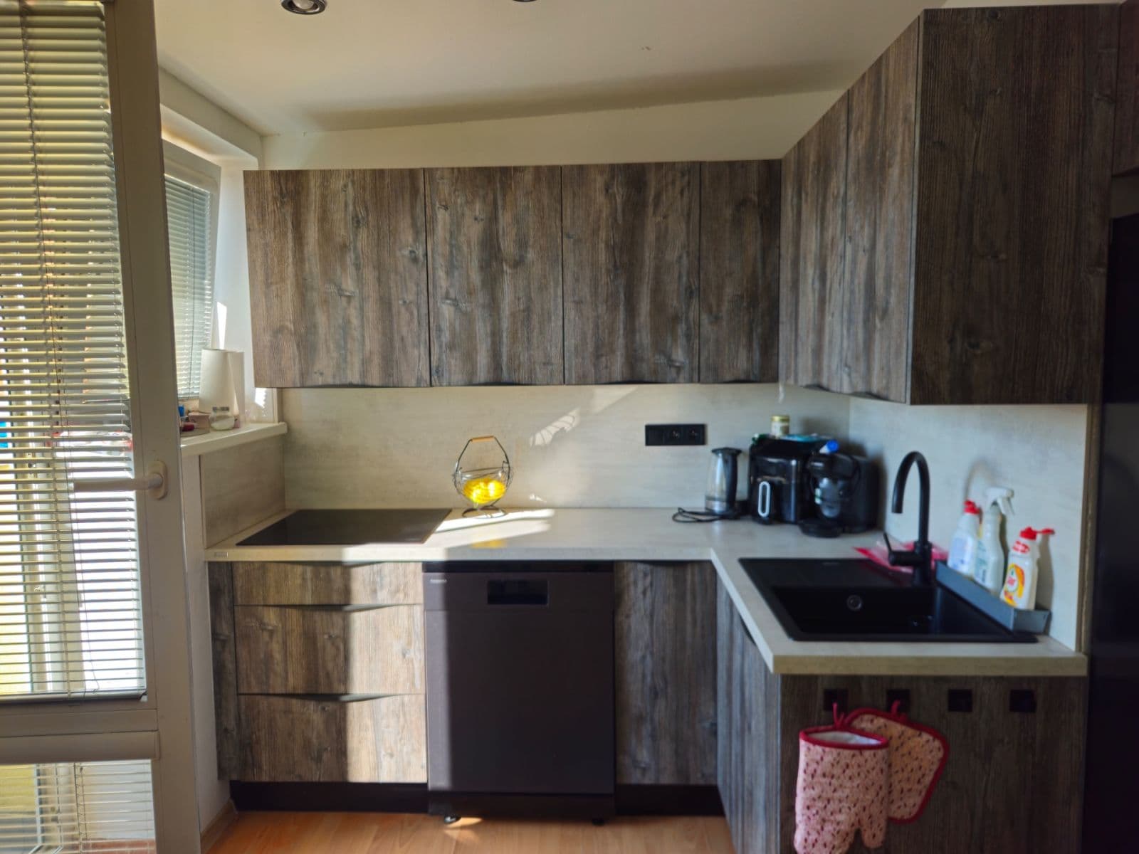 1 bedroom with open-plan kitchen flat to rent, 78 m², Komárovská, Brno, Jihomoravský Region 1 bedroom with open-plan kitchen flat to rent, 78 m², Komárovská, Brno, Jihomoravský Region