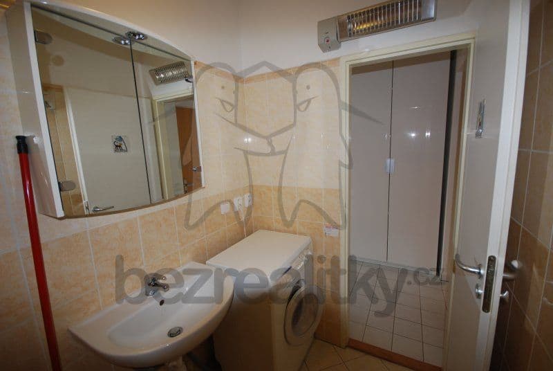 Studio flat to rent, 49 m², Za Mlýnem, Hostivice, Středočeský Region Studio flat to rent, 49 m², Za Mlýnem, Hostivice, Středočeský Region