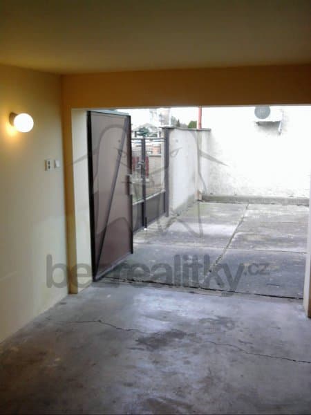 garage to rent, 20 m², Teslova, Brno, Jihomoravský Region garage to rent, 20 m², Teslova, Brno, Jihomoravský Region