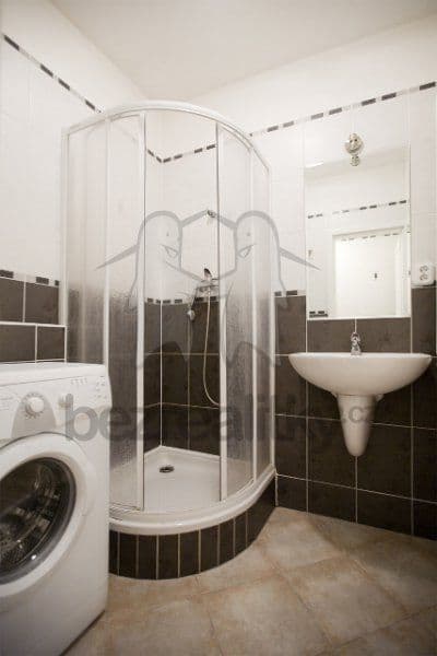 Studio flat to rent, 35 m², Plzeňská, Prague, Prague Studio flat to rent, 35 m², Plzeňská, Prague, Prague