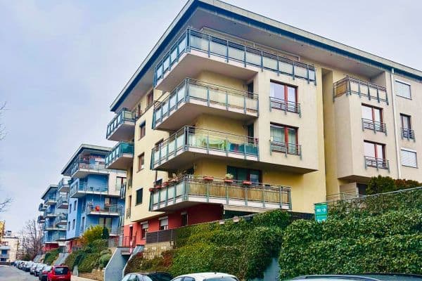 3 bedroom with open-plan kitchen flat to rent, 100 m², Jana Přibíka, Praha 3 bedroom with open-plan kitchen flat to rent, 100 m², Jana Přibíka, Praha