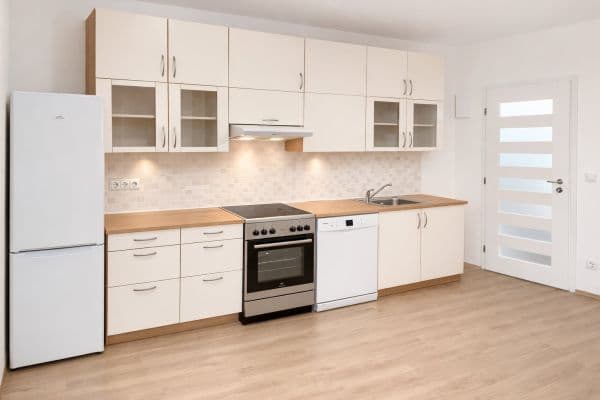 2 bedroom with open-plan kitchen flat to rent, 60 m², Plzeňská, 2 bedroom with open-plan kitchen flat to rent, 60 m², Plzeňská,