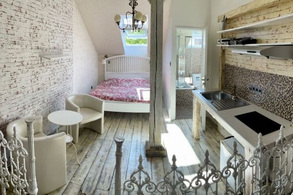 Studio flat to rent, 25 m², Lublaňská, Praha Studio flat to rent, 25 m², Lublaňská, Praha