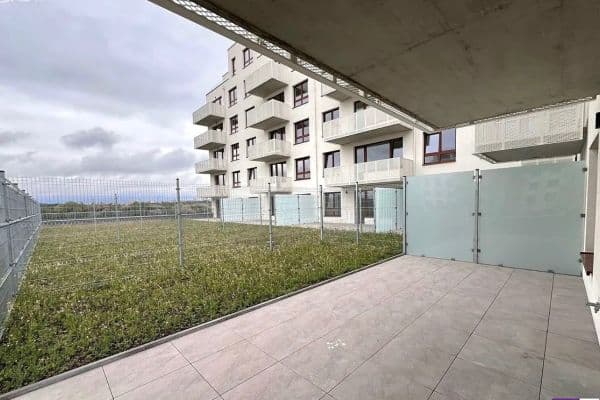 3 bedroom with open-plan kitchen flat for sale, 102 m², Kardausova, Praha 3 bedroom with open-plan kitchen flat for sale, 102 m², Kardausova, Praha