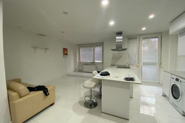 2 bedroom with open-plan kitchen flat to rent, 65 m², Brandlova, Praha 2 bedroom with open-plan kitchen flat to rent, 65 m², Brandlova, Praha