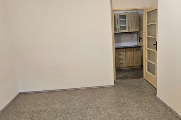 Studio flat to rent, 26 m², Vrchlického, Praha Studio flat to rent, 26 m², Vrchlického, Praha