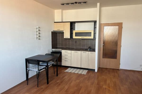 Studio flat to rent, 38 m², Podkovářská, Praha Studio flat to rent, 38 m², Podkovářská, Praha