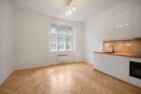 Studio flat to rent, 21 m², Bělehradská, Praha Studio flat to rent, 21 m², Bělehradská, Praha