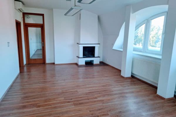 4 bedroom flat to rent, 129 m², Medkova, Praha 4 bedroom flat to rent, 129 m², Medkova, Praha