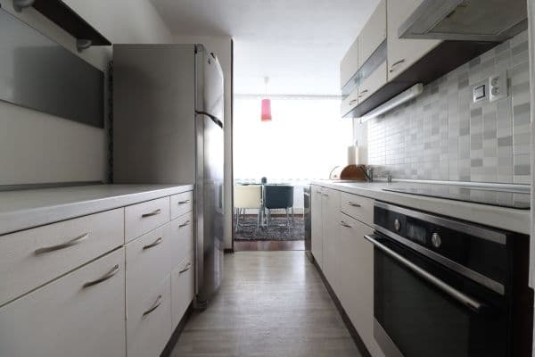 3 bedroom flat to rent, 73 m², Prusíkova, Praha 3 bedroom flat to rent, 73 m², Prusíkova, Praha