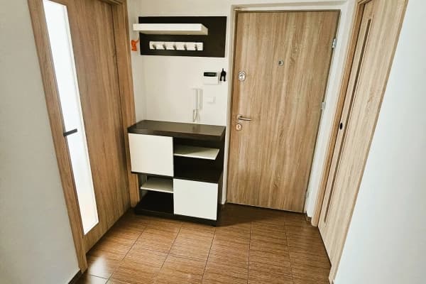 3 bedroom flat to rent, 73 m², Tuchorazská, Praha 3 bedroom flat to rent, 73 m², Tuchorazská, Praha