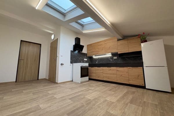 1 bedroom with open-plan kitchen flat to rent, 44 m², Nádražní, Líbeznice 1 bedroom with open-plan kitchen flat to rent, 44 m², Nádražní, Líbeznice