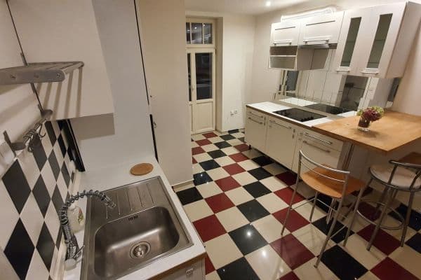 3 bedroom flat to rent, 70 m², Hošťálkova, Praha 3 bedroom flat to rent, 70 m², Hošťálkova, Praha