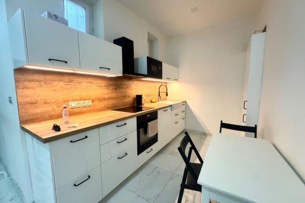 3 bedroom flat for sale, 80 m², 5. května, Praha 3 bedroom flat for sale, 80 m², 5. května, Praha