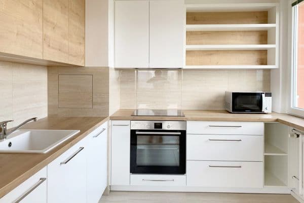 1 bedroom with open-plan kitchen flat to rent, 60 m², Ke Strašnické, Praha 1 bedroom with open-plan kitchen flat to rent, 60 m², Ke Strašnické, Praha