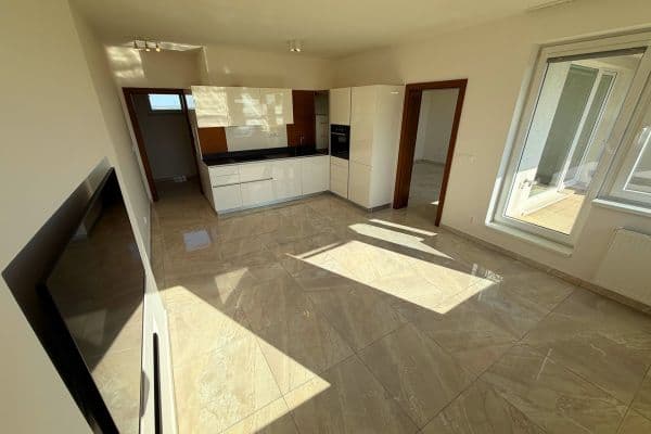 2 bedroom with open-plan kitchen flat to rent, 69 m², Hornoměcholupská, Praha 2 bedroom with open-plan kitchen flat to rent, 69 m², Hornoměcholupská, Praha