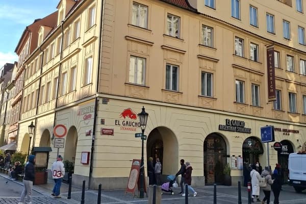3 bedroom flat to rent, 142 m², Melantrichova, Praha 3 bedroom flat to rent, 142 m², Melantrichova, Praha