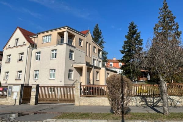 1 bedroom with open-plan kitchen flat to rent, 48 m², U Krbu, Praha 1 bedroom with open-plan kitchen flat to rent, 48 m², U Krbu, Praha