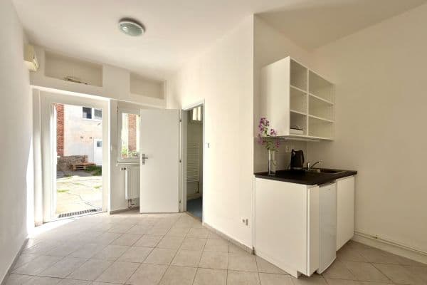 Studio flat to rent, 15 m², Zbynická, Praha Studio flat to rent, 15 m², Zbynická, Praha