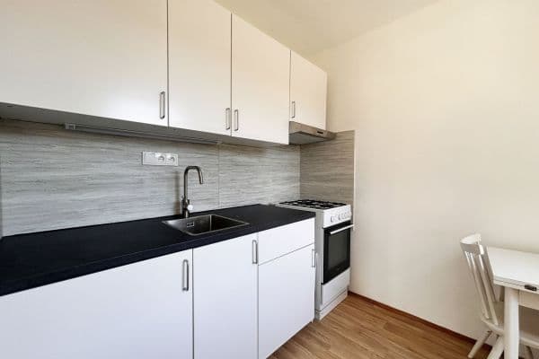 1 bedroom with open-plan kitchen flat to rent, 41 m², Průchova, Kladno 1 bedroom with open-plan kitchen flat to rent, 41 m², Průchova, Kladno