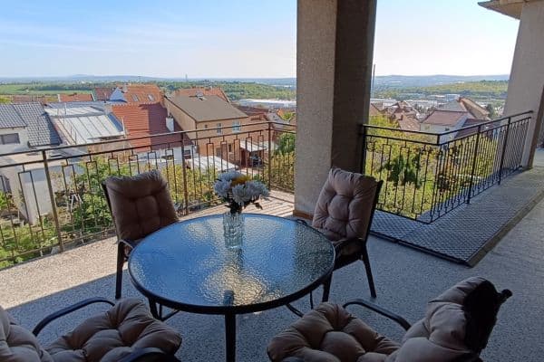 4 bedroom with open-plan kitchen flat to rent, 150 m², Nivky, Brno 4 bedroom with open-plan kitchen flat to rent, 150 m², Nivky, Brno