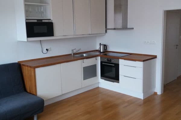 3 bedroom with open-plan kitchen flat to rent, 72 m², Božetická, Praha 3 bedroom with open-plan kitchen flat to rent, 72 m², Božetická, Praha