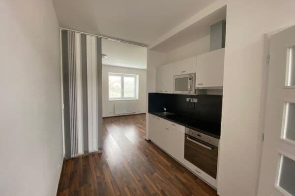 Studio flat to rent, 36 m², Masarykovo náměstí, Mnichovice Studio flat to rent, 36 m², Masarykovo náměstí, Mnichovice