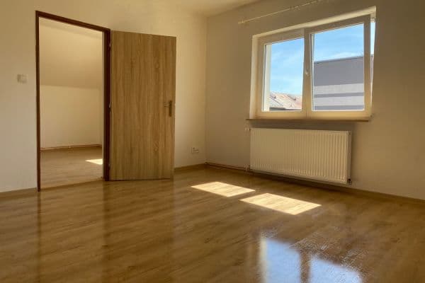 3 bedroom flat to rent, 104 m², Tovární, Dubí 3 bedroom flat to rent, 104 m², Tovární, Dubí